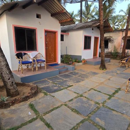 Prafulla Homestay Kárvár Kültér fotó
